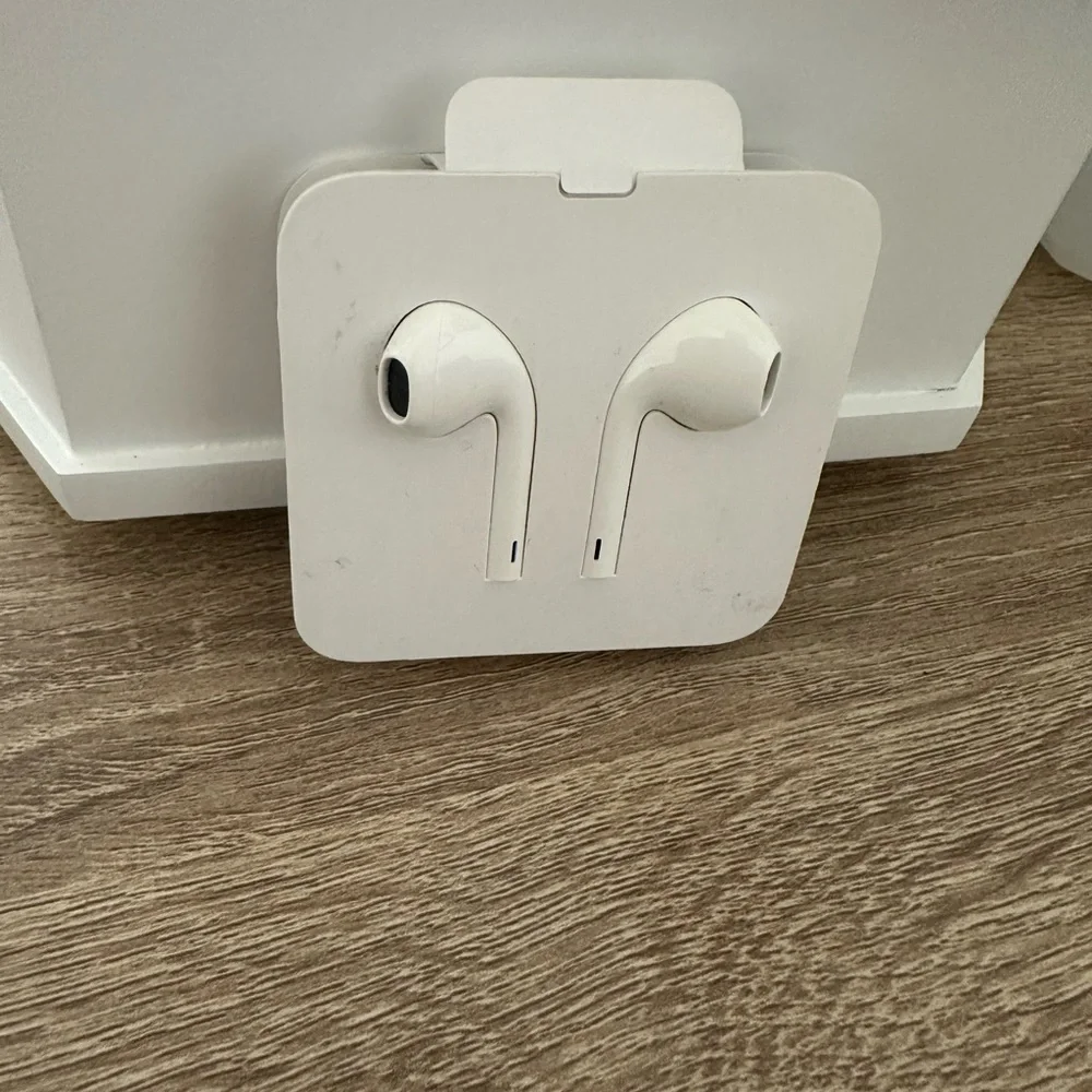 White Wired Earbuds Apple